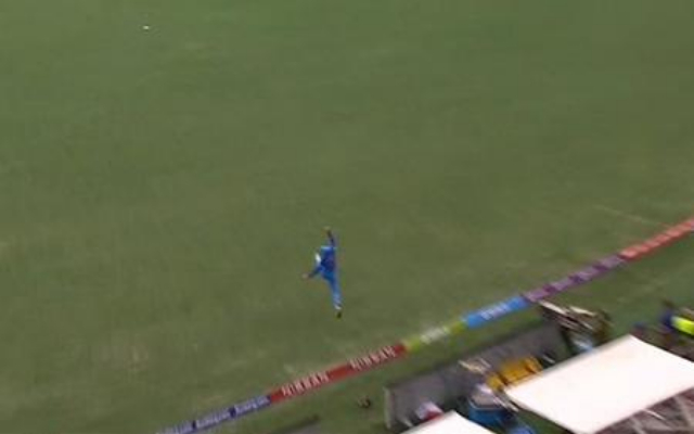 Virat Kohli one-handed catch